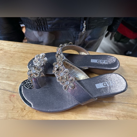 Ladies Sandals - Picture 2 of 8